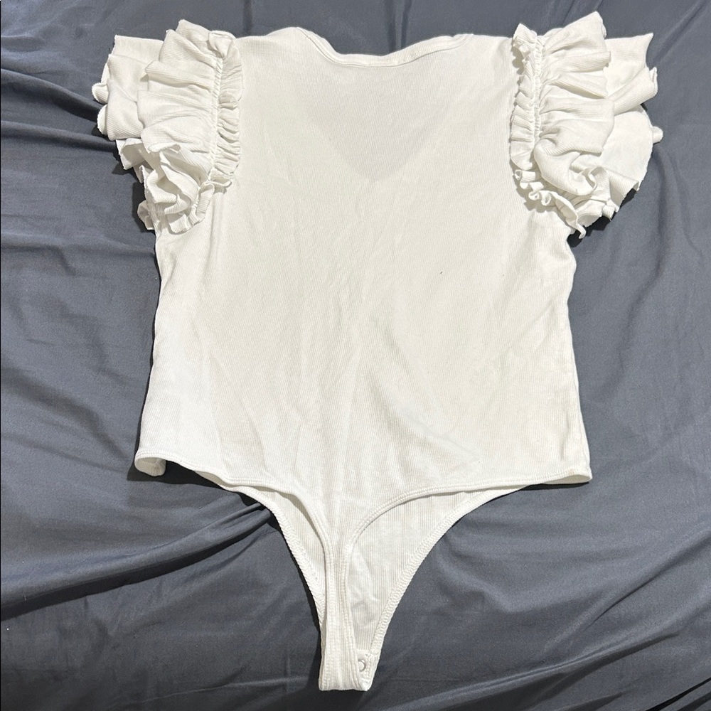 Express Ivory Ruffle Sleeve Bodysuit - Picture 2 of 5